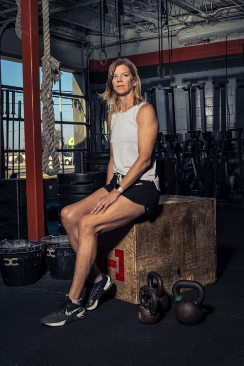 s woman athlete kettle bells