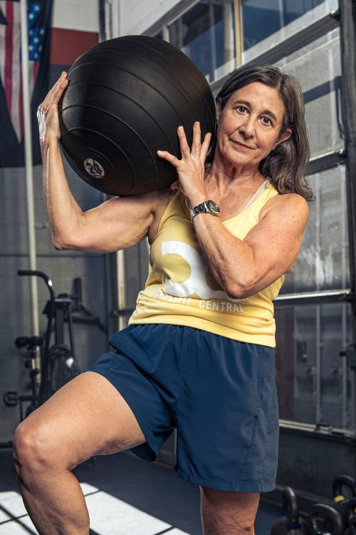 s woman crossfit athlete medicine ball